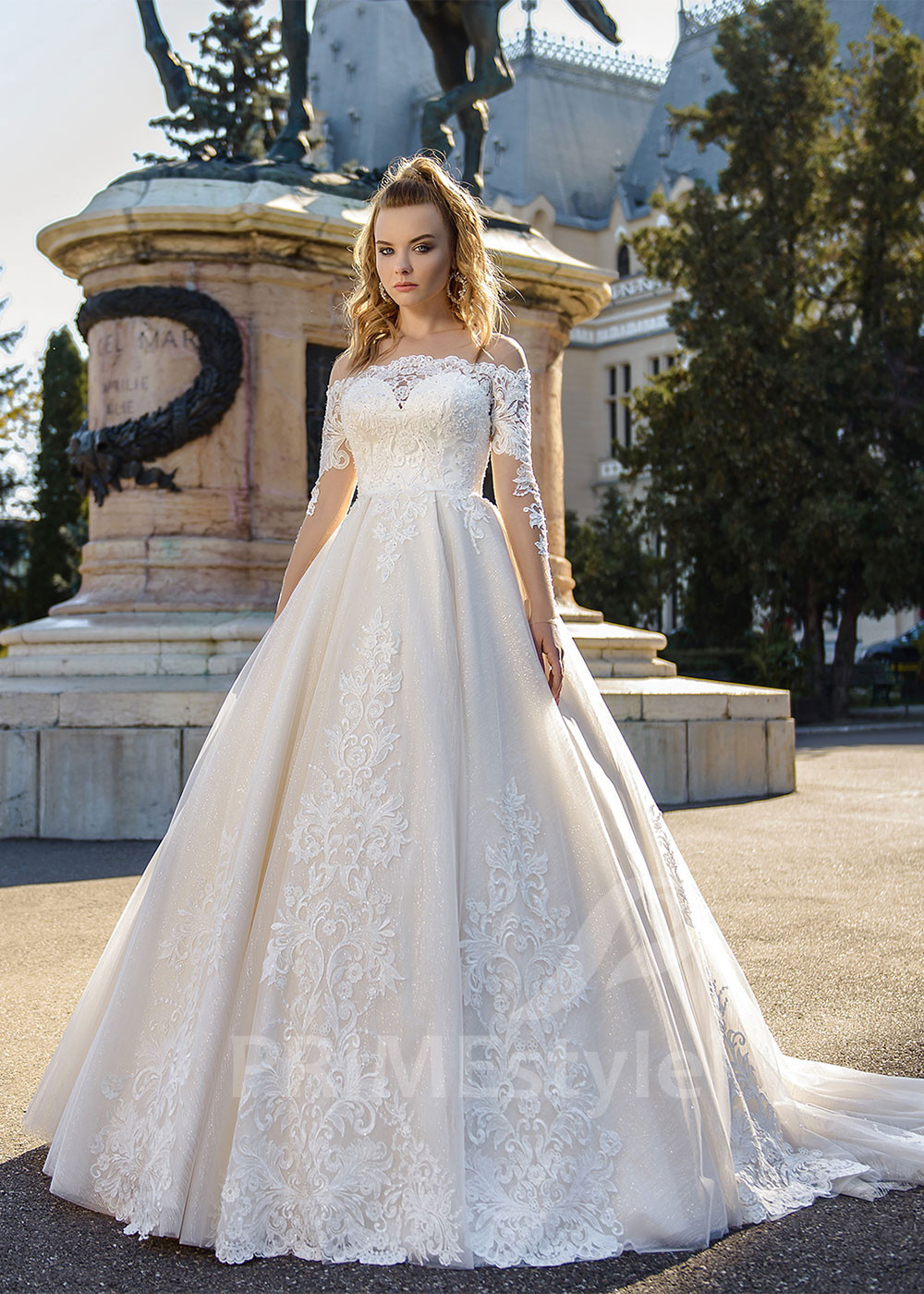 Luxusné čipkované svadobné šaty RC1627