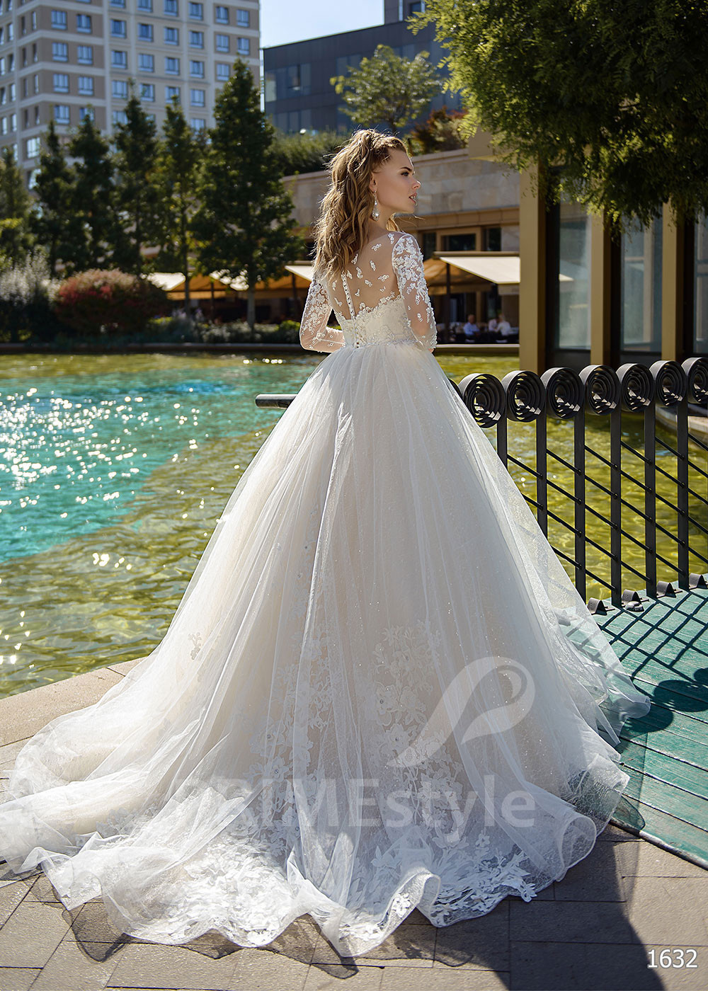 Luxusné čipkované svadobné šaty RC1632