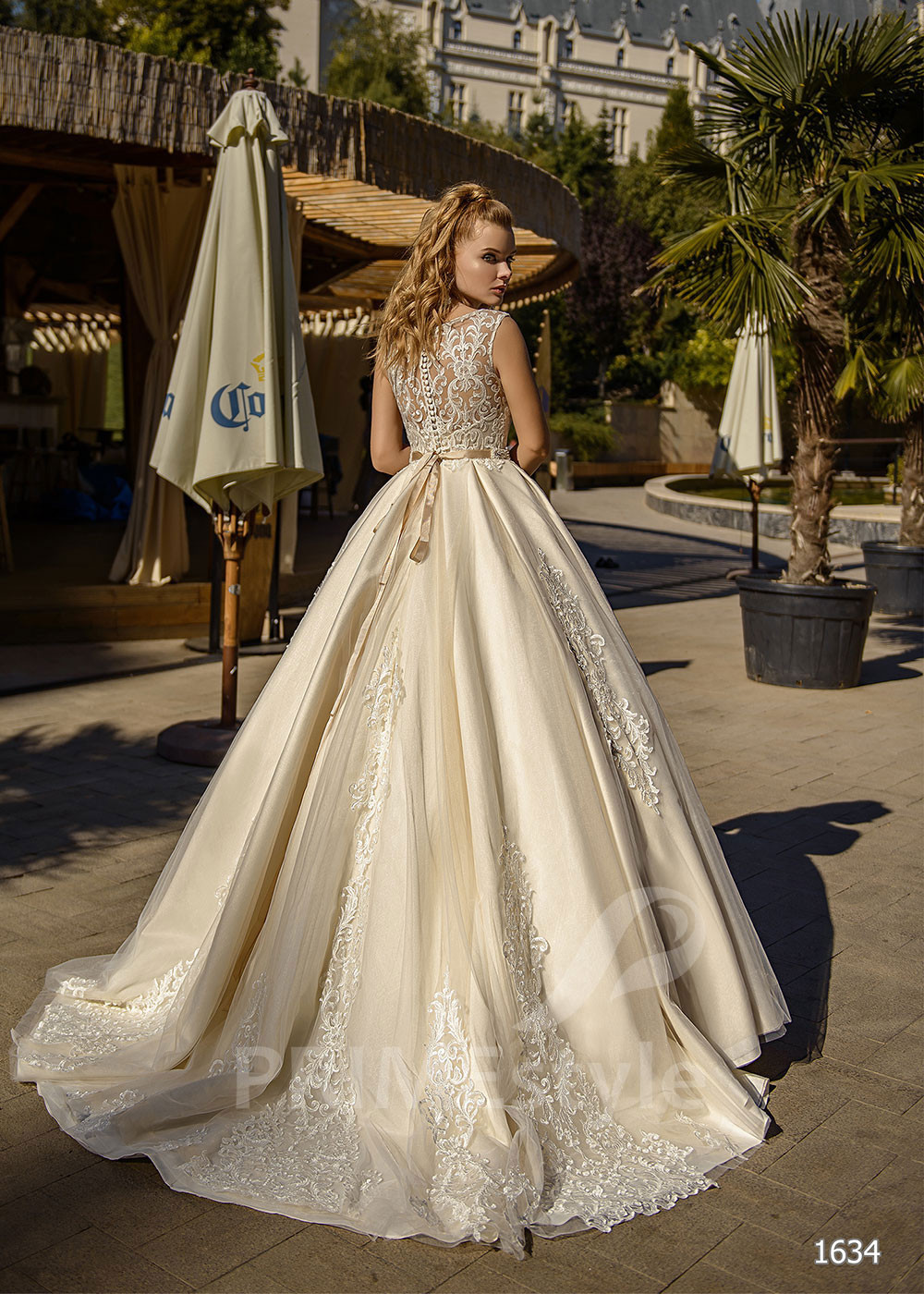 Luxusné čipkované svadobné šaty RC1634