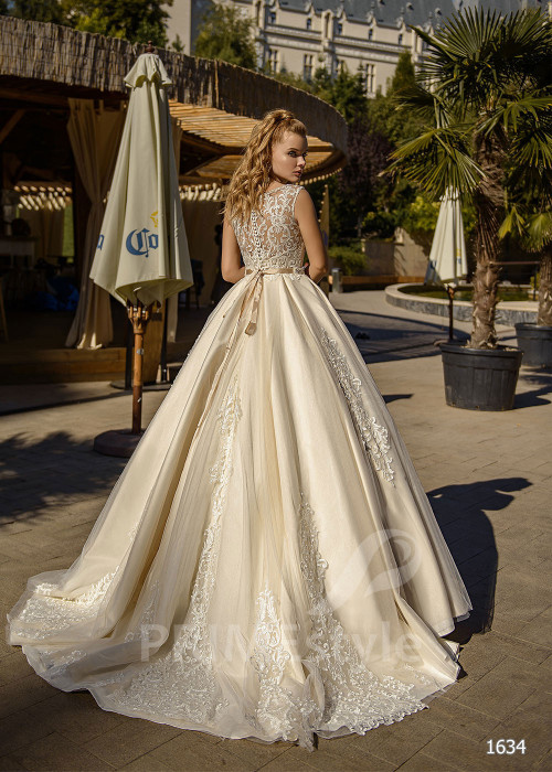 Luxusné čipkované svadobné šaty RC1634