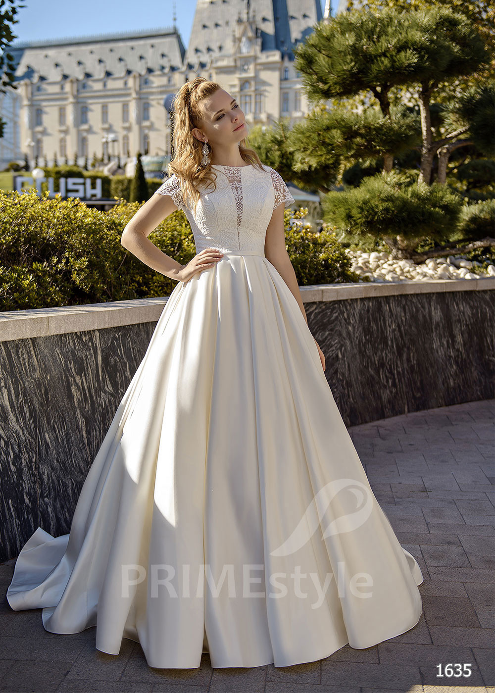 Jednoduché saténove svadobné šaty RC1635