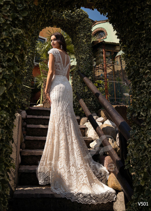 Extravagantné celočipkované svadobné šaty RS501