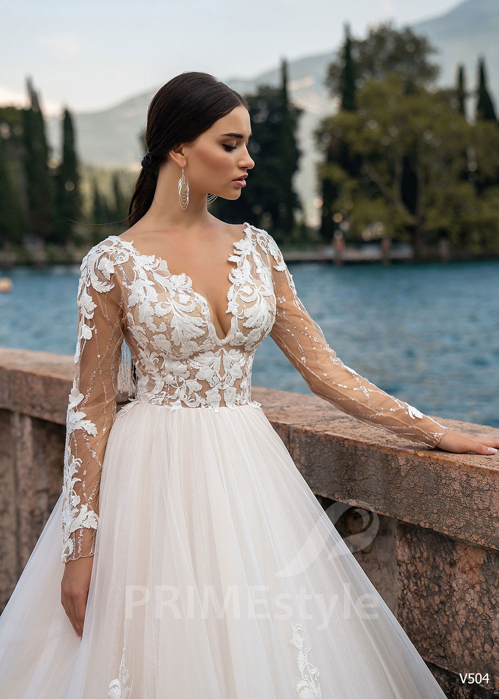 Luxusné čipkované svadobné šaty RS504