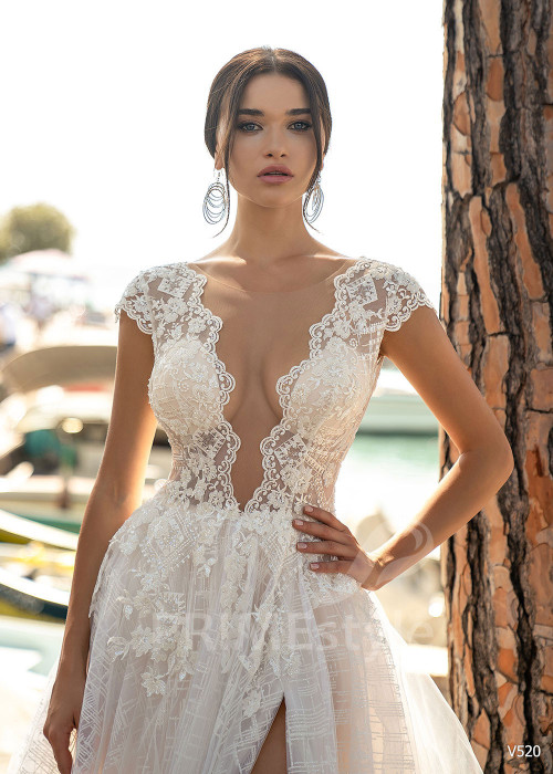 Luxusné čipkované svadobné šaty RS520