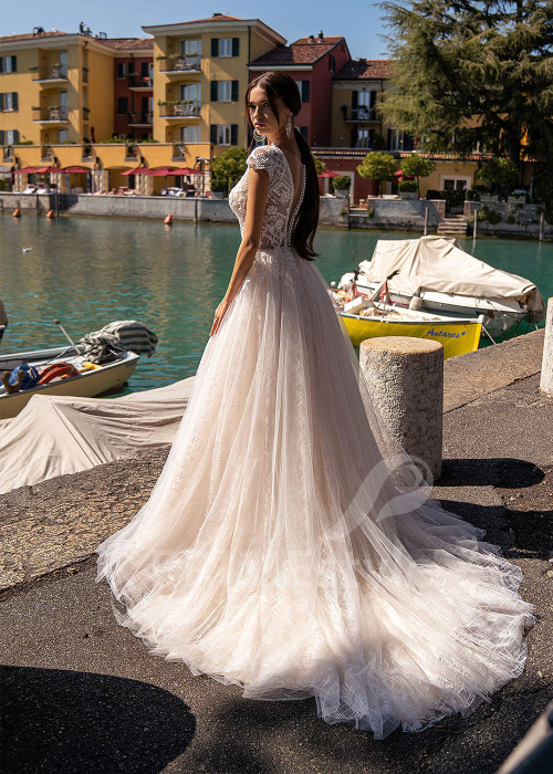 Luxusné čipkované svadobné šaty RS520