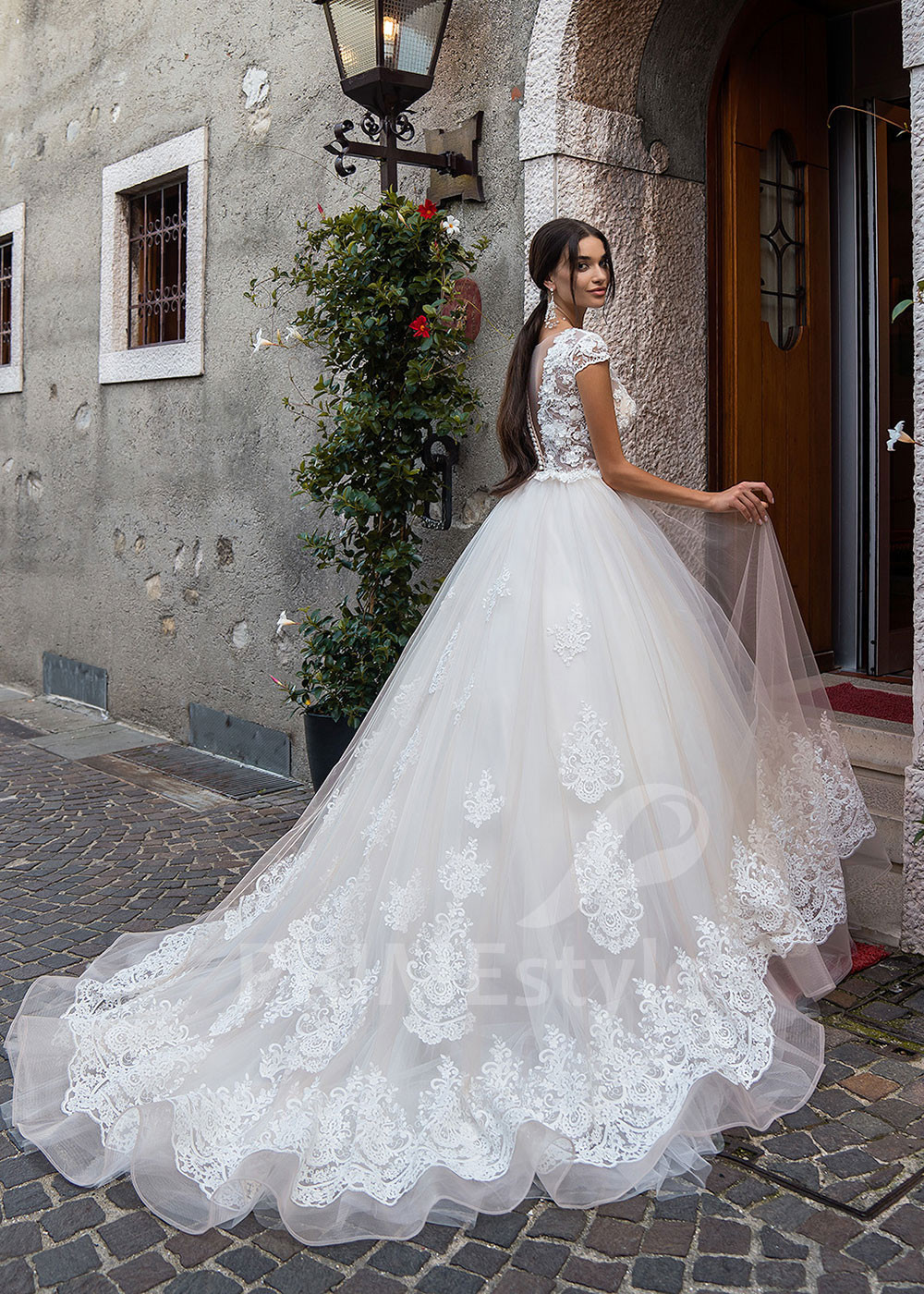 Luxusné princeznovské svadobné šaty RS521