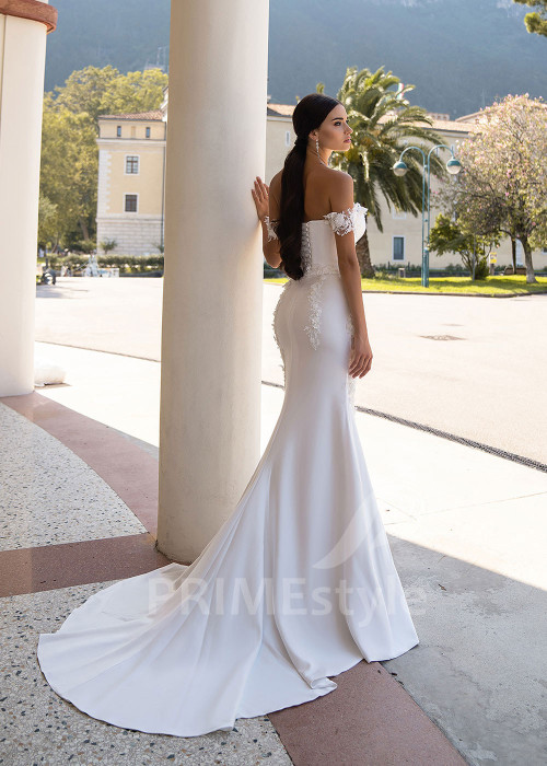 Extravagantné úzke svadobné šaty RS523