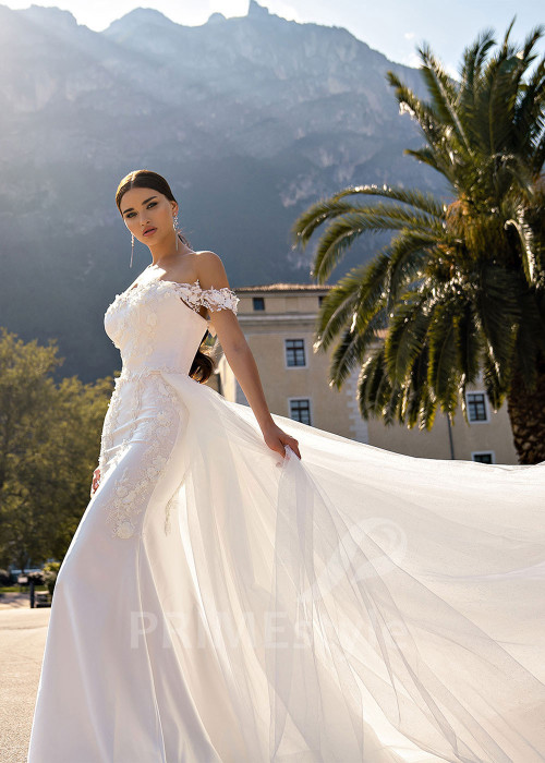 Extravagantné úzke svadobné šaty RS523