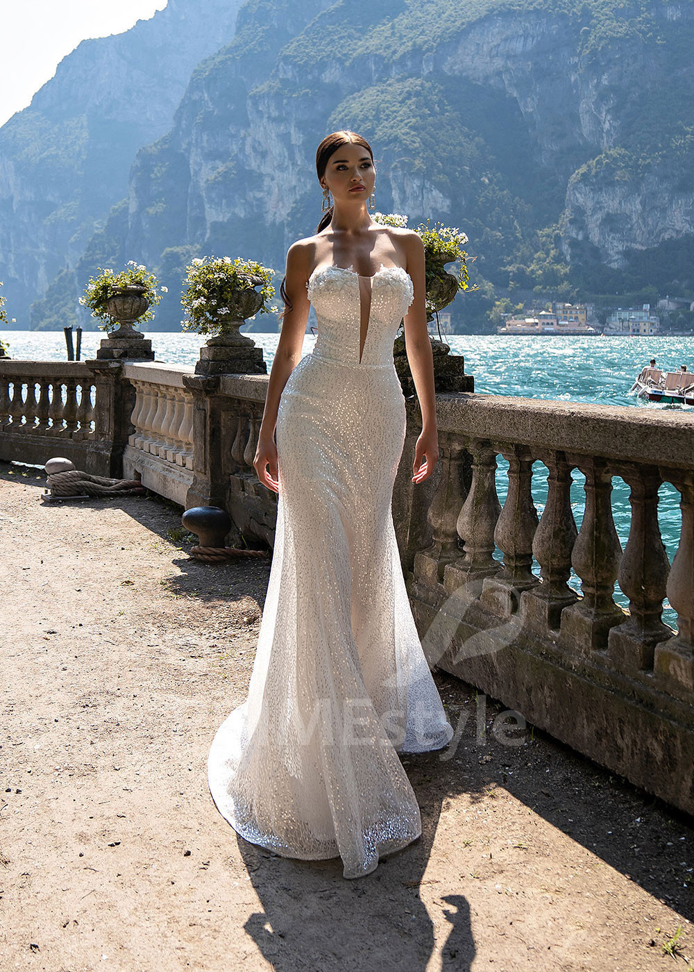 Extravagantné trblietavé svadobné šaty RS526