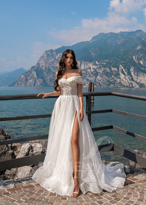 Extravagantné čipkované svadobné šaty RS529