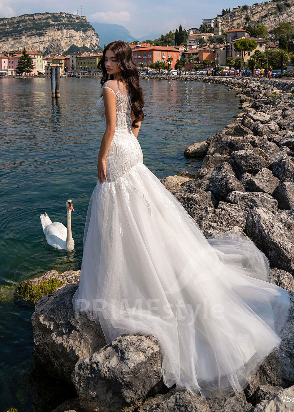 Luxusné čipkované svadobné šaty RS536