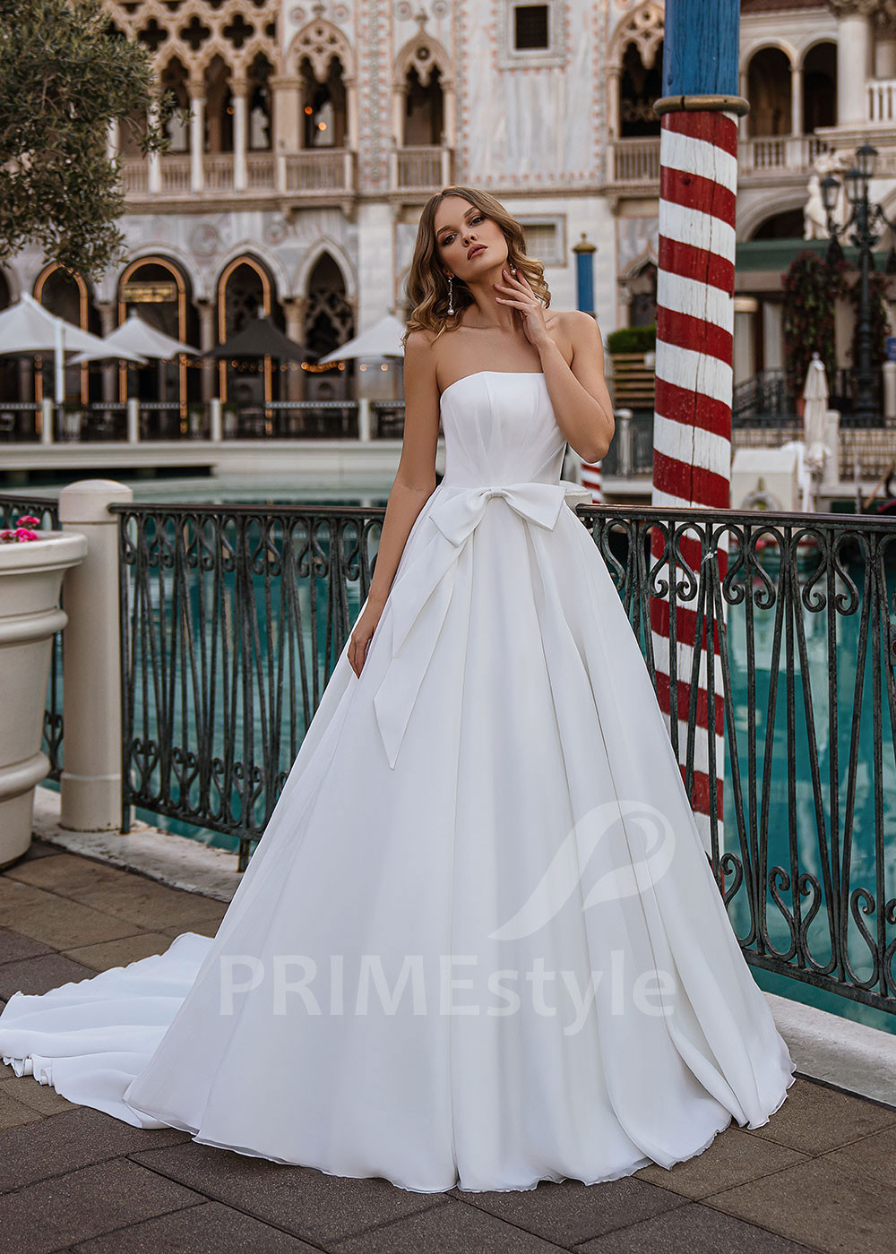 Elegantné hladké svadobné šaty Sophya