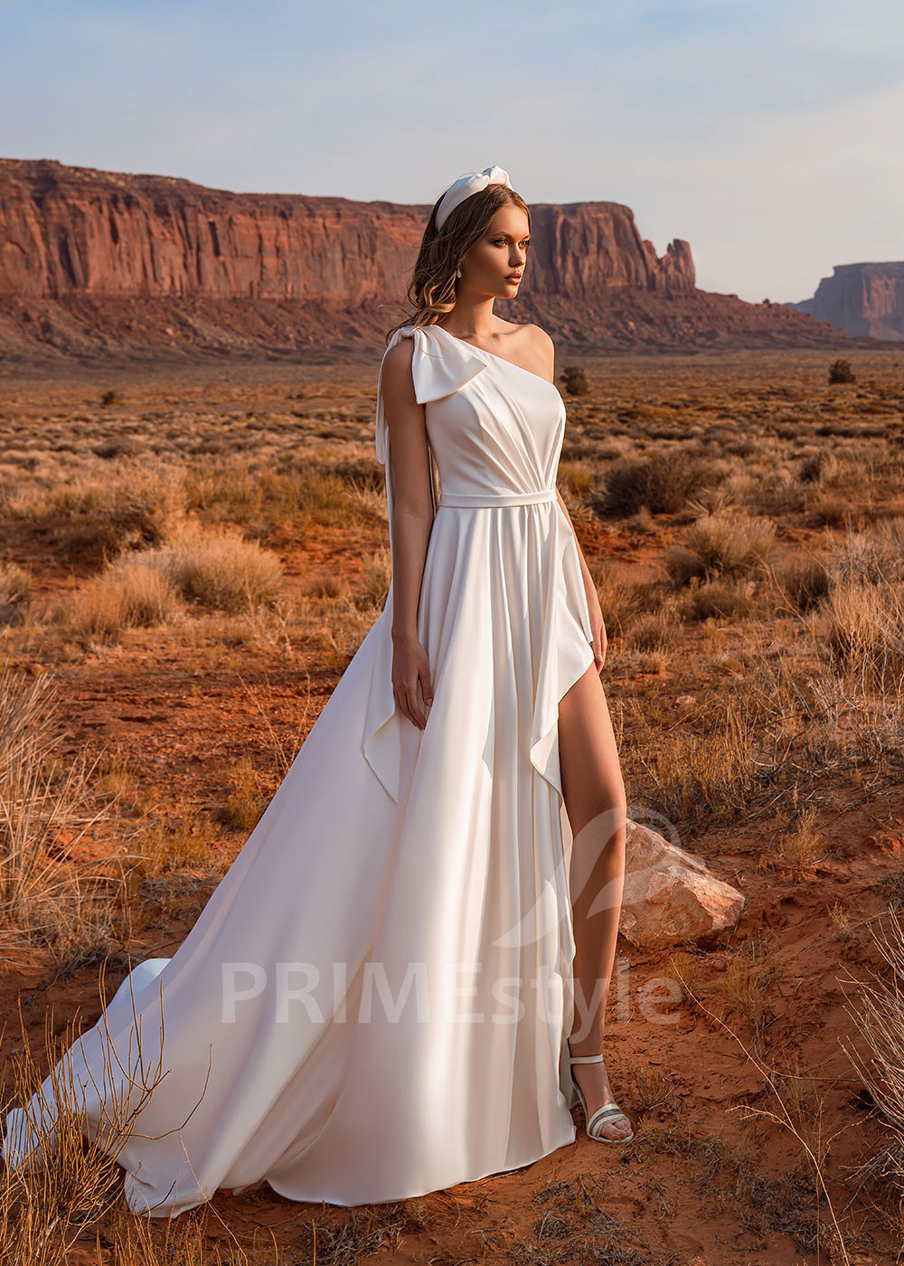 Extravagantné asymetrické svadobné šaty Florence