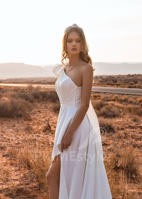 Extravagantné asymetrické svadobné šaty Florence