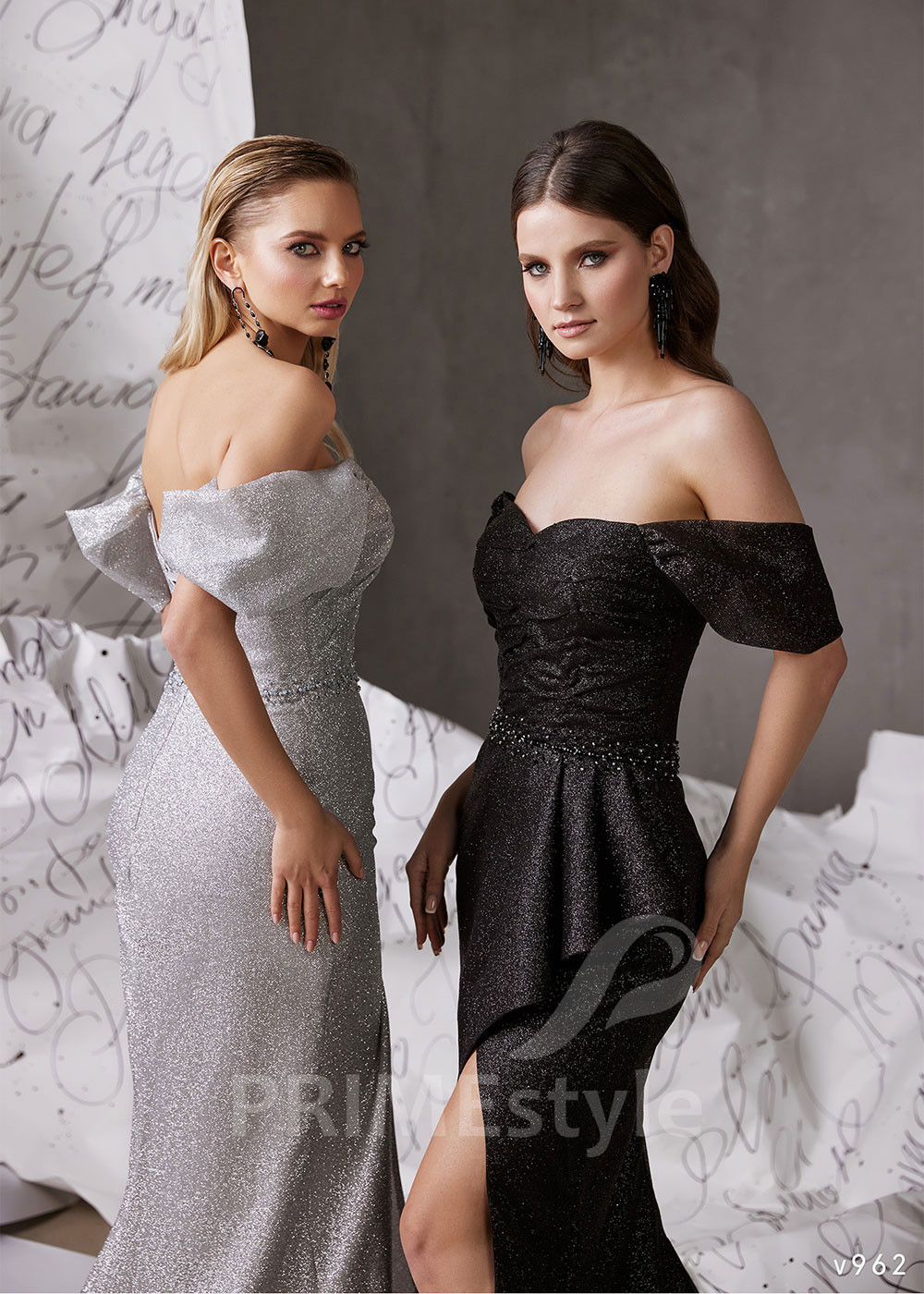 Extravagantné šaty na ples RS962