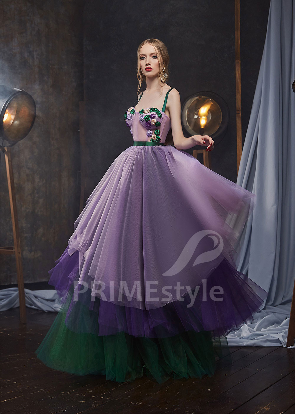 Extravagantné večerné šaty RS411