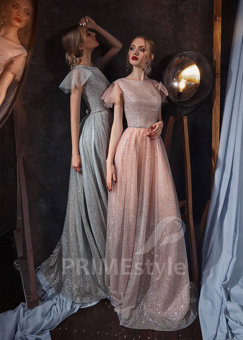 Trblietavé spoločenské šaty RS423