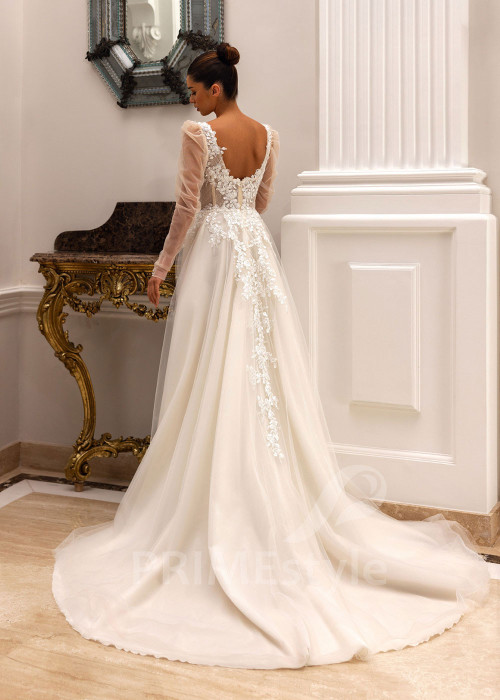 Extravagantné čipkované svadobné šaty Cynthia