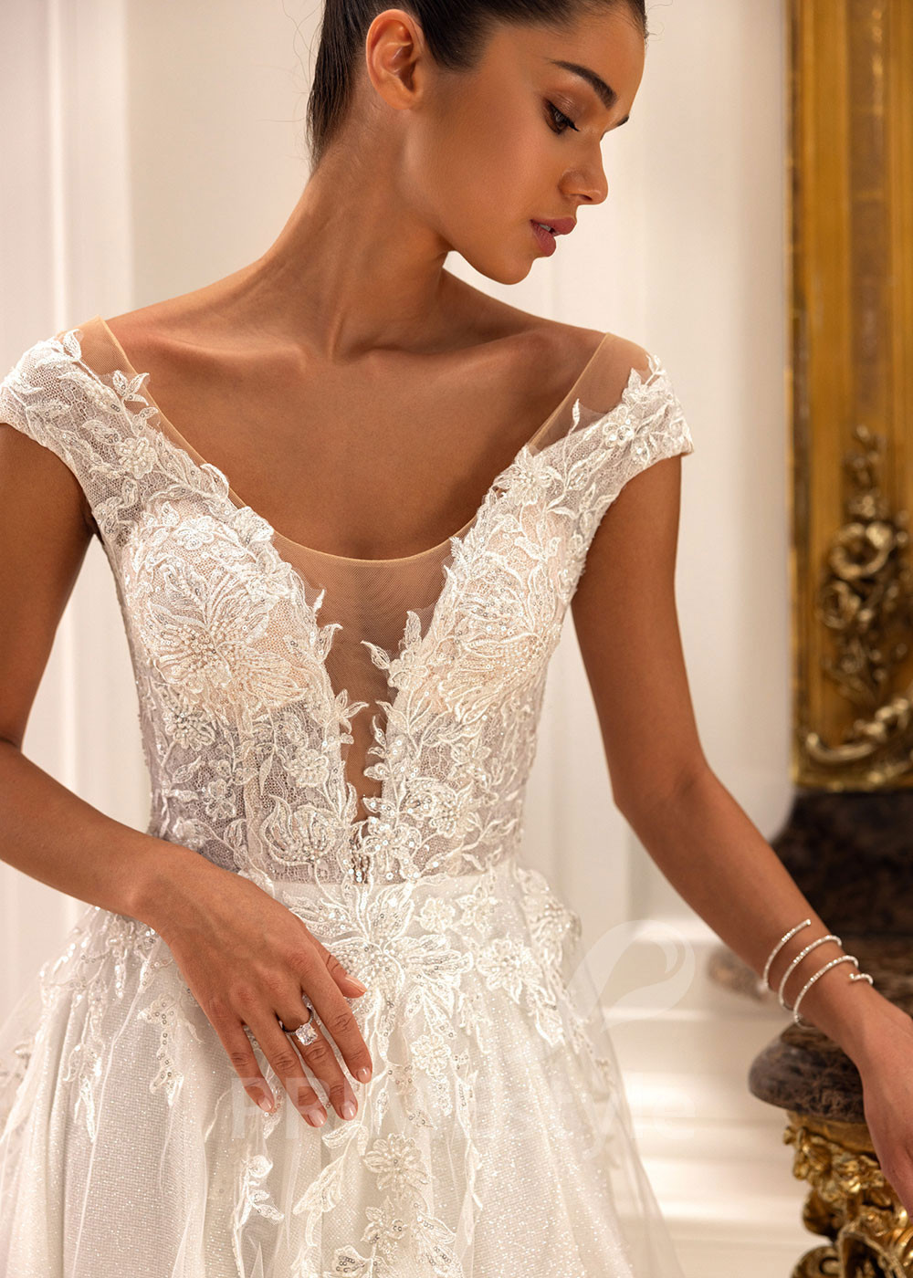 Extravagantné čipkované svadobné šaty Sherry