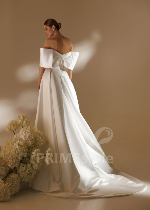 Luxusné svadobné šaty Allure s hladkou saténovou sukňou