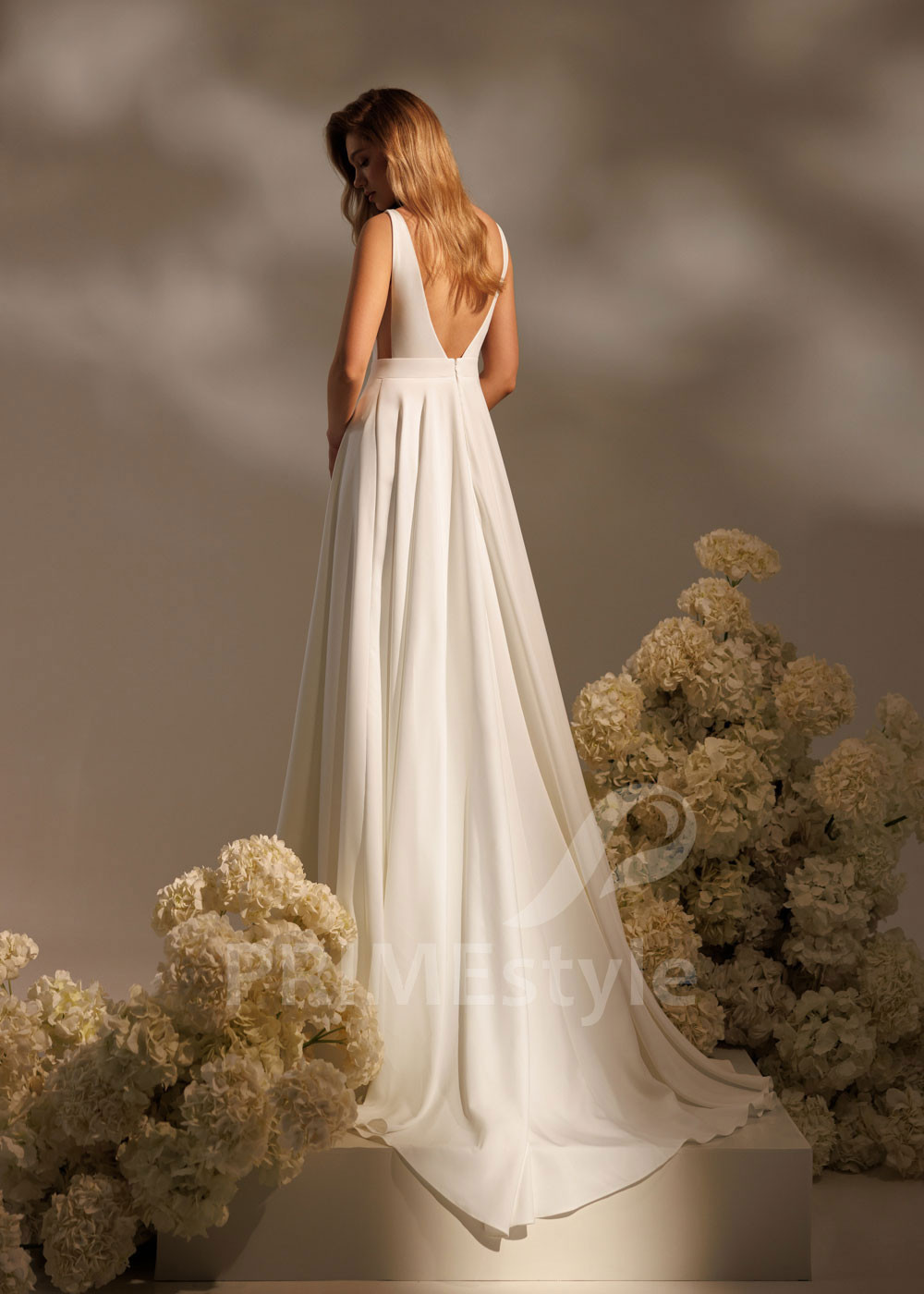 Hladké svadobné šaty Aura