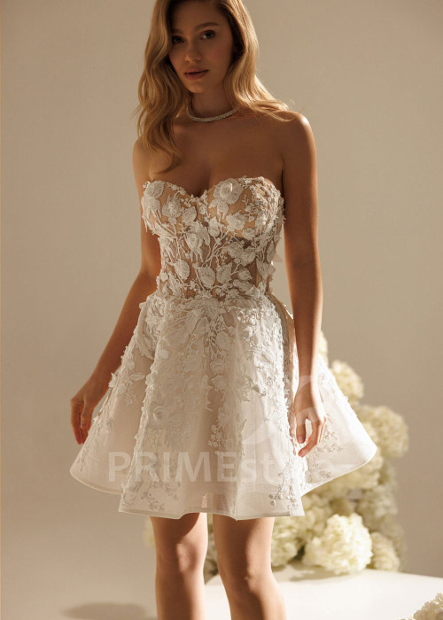 Krátke svadobné šaty Brittany – čipkované s 3D kvetmi