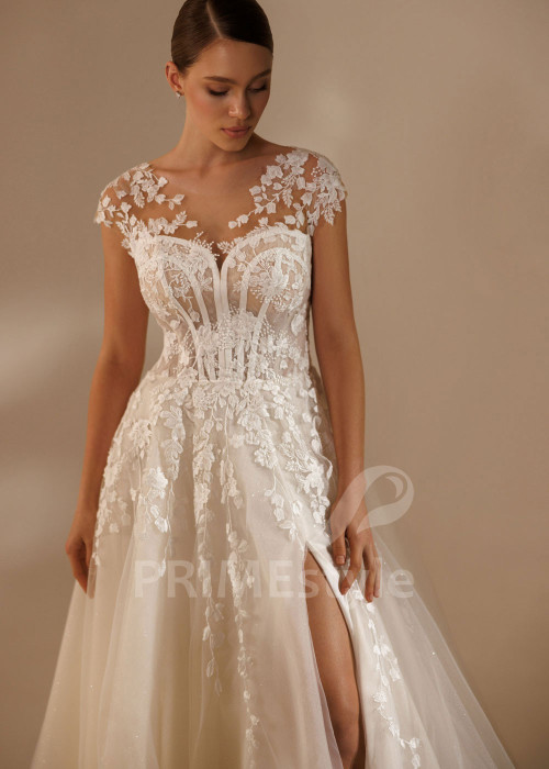 Čipkované svadobné šaty Chelsey – s vlečkou, rozparkom a čírym živôtikom