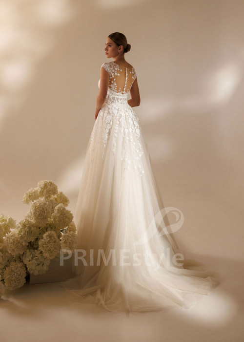 Čipkované svadobné šaty Chelsey – s vlečkou, rozparkom a čírym živôtikom