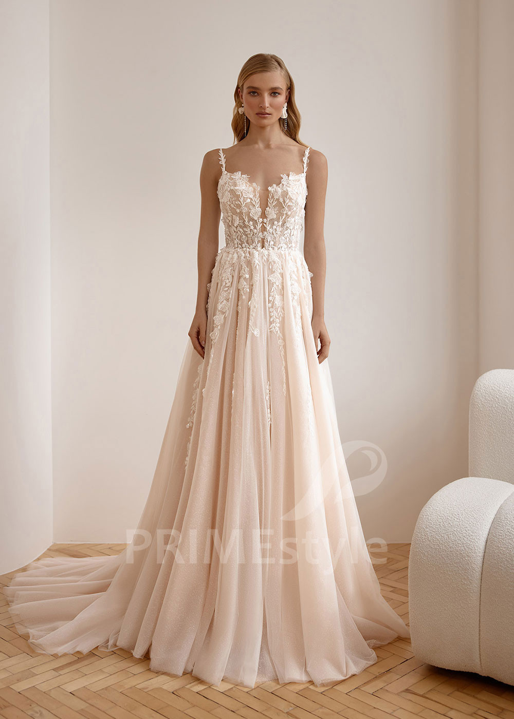 Elegantné čipkované svadobné šaty VS1205 s tenkými ramienkami