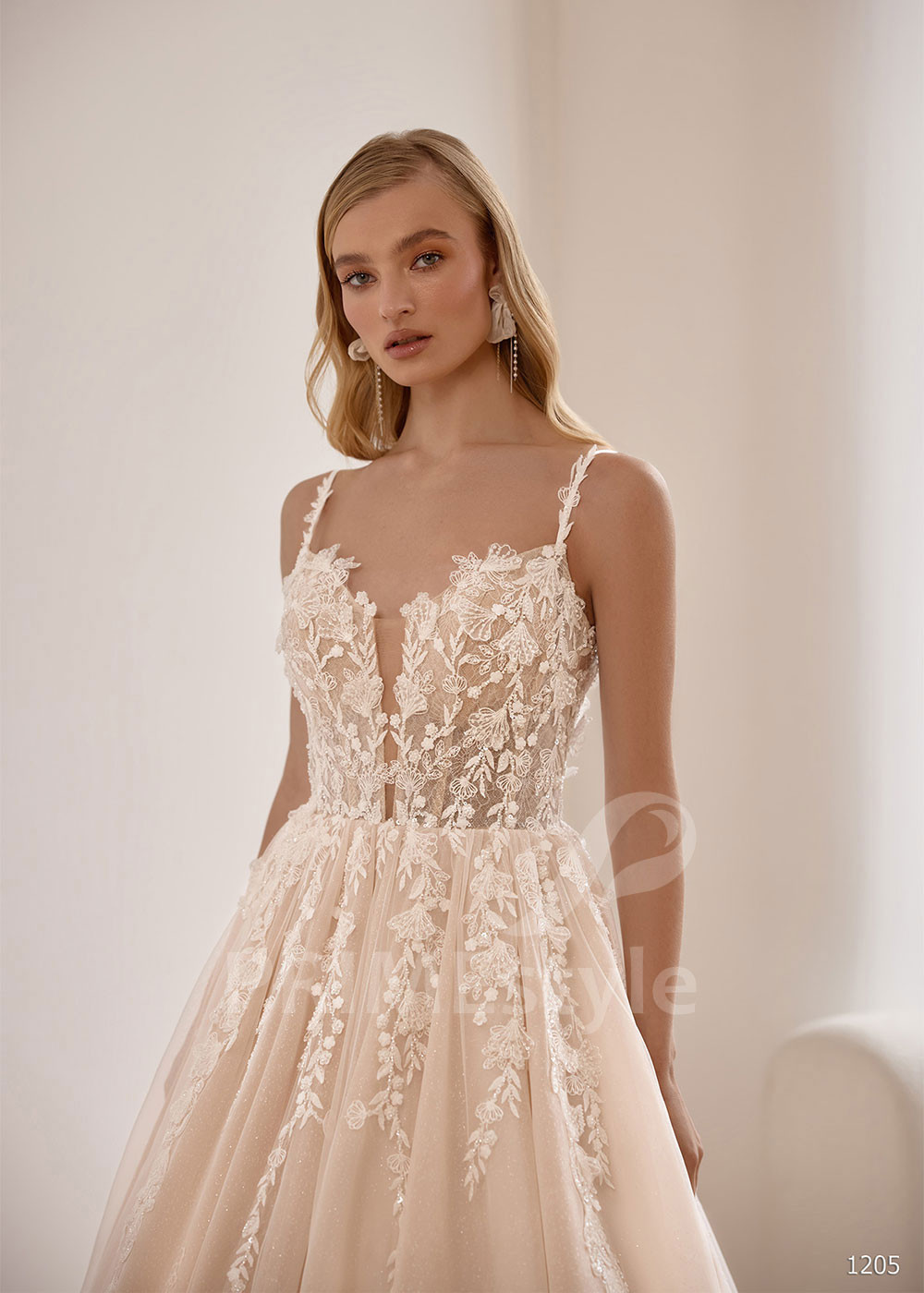 Elegantné čipkované svadobné šaty VS1205 s tenkými ramienkami