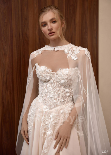 Svadobné šaty VS1207 s tylovým plášťom a rozparkom | PRIMESTYLE.SK