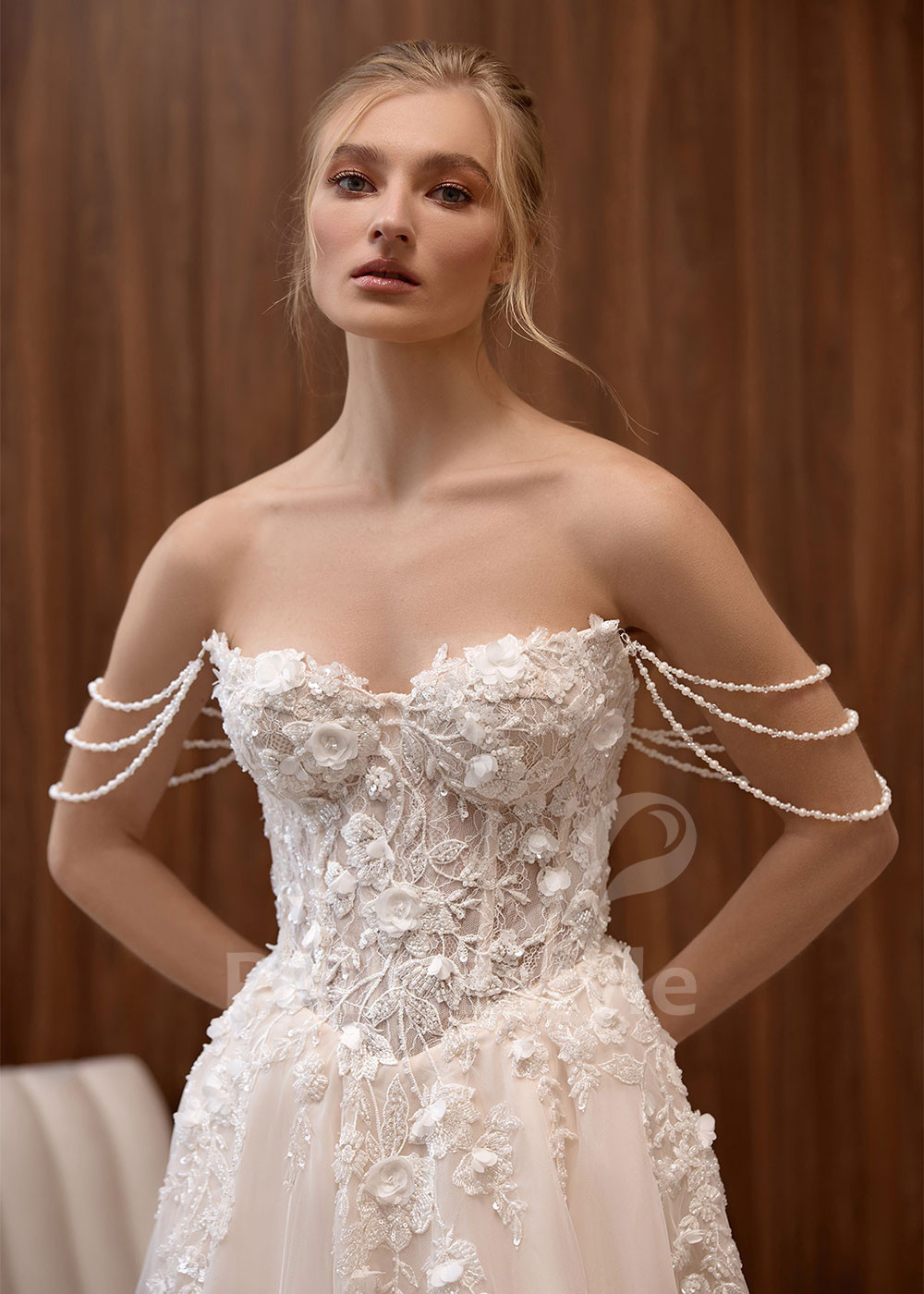 Tylové svadobné šaty VS1207 s rozparkom a čipkovaným plášťom