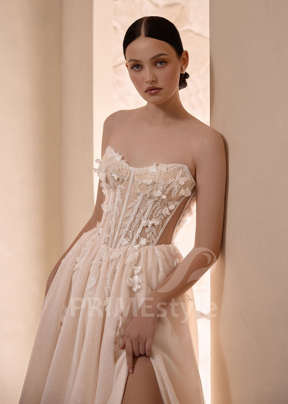 Luxusné svadobné šaty VS1211 s trblietavou sukňou a tylovým plášťom