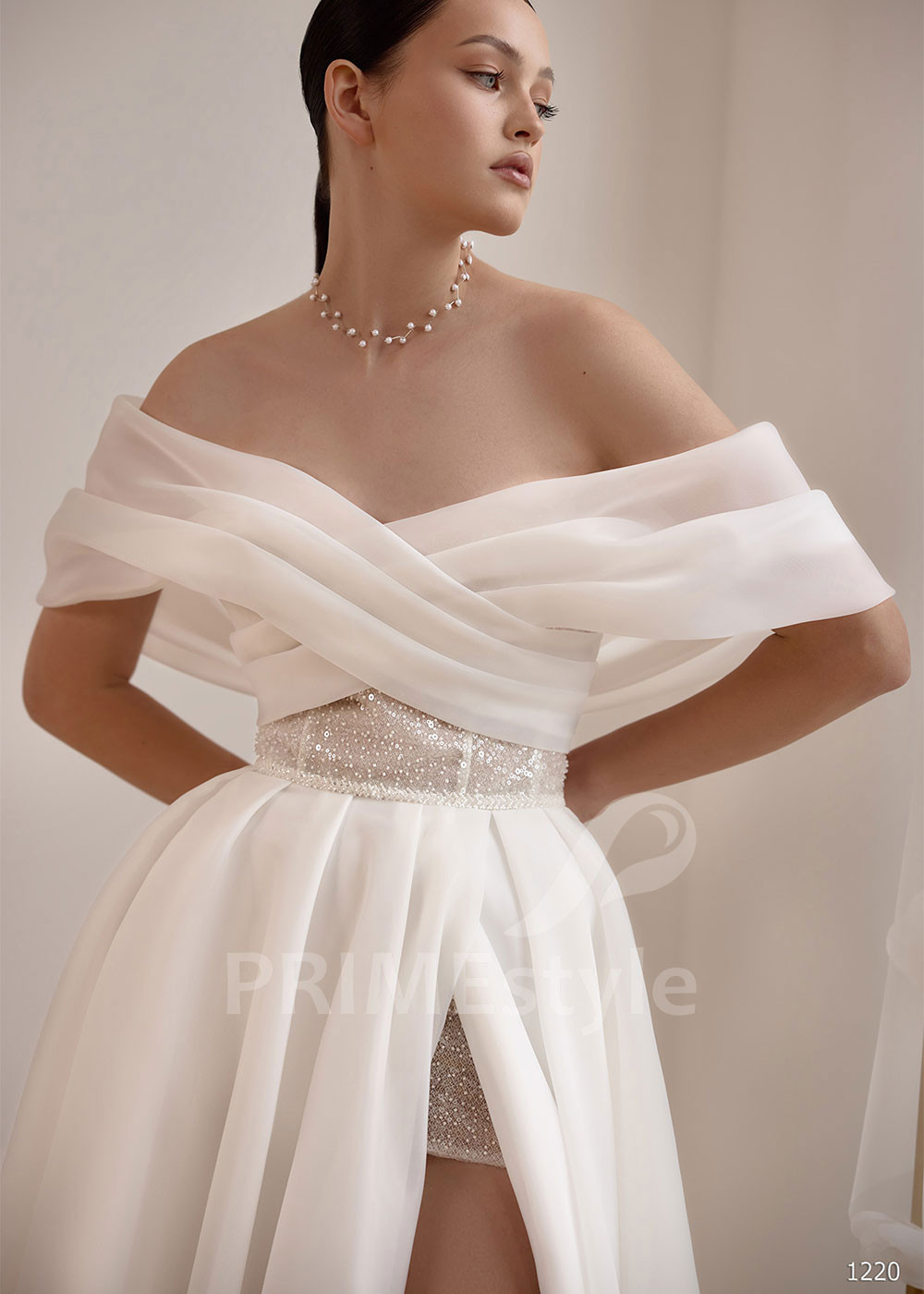Svadobné šaty s rozparkom a trblietavým živôtikom VS1220