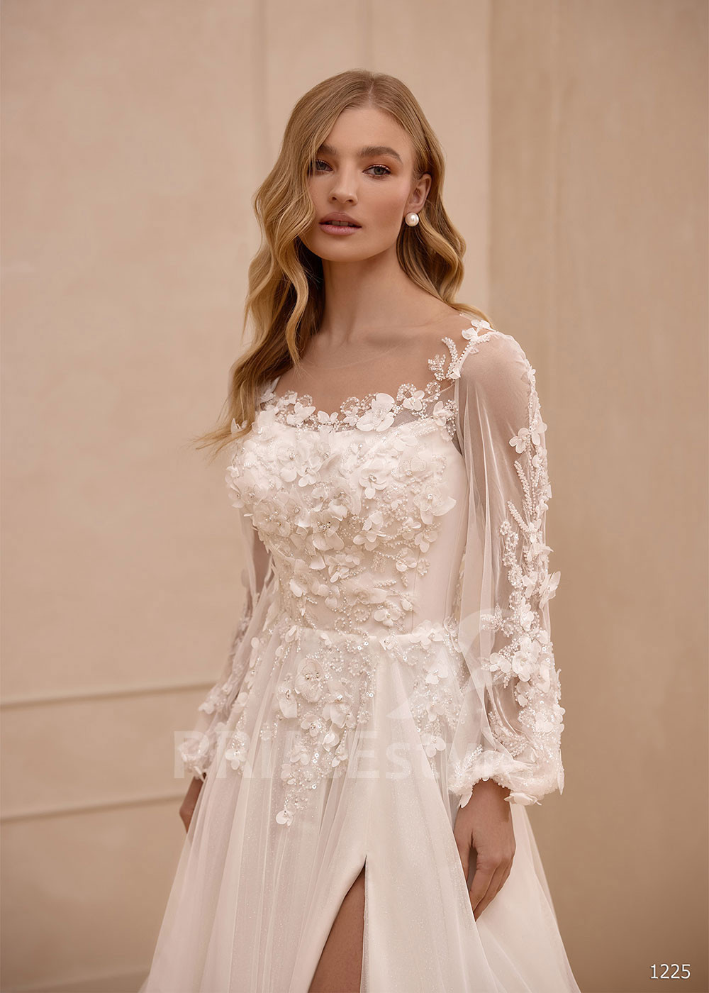 Trblietavé svadobné šaty s balónovým rukávom VS1225