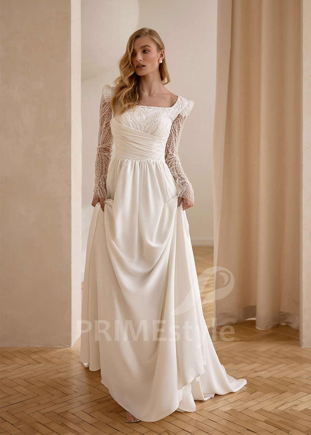 Elegantné svadobné šaty s čipkovaným rukávom VS1226