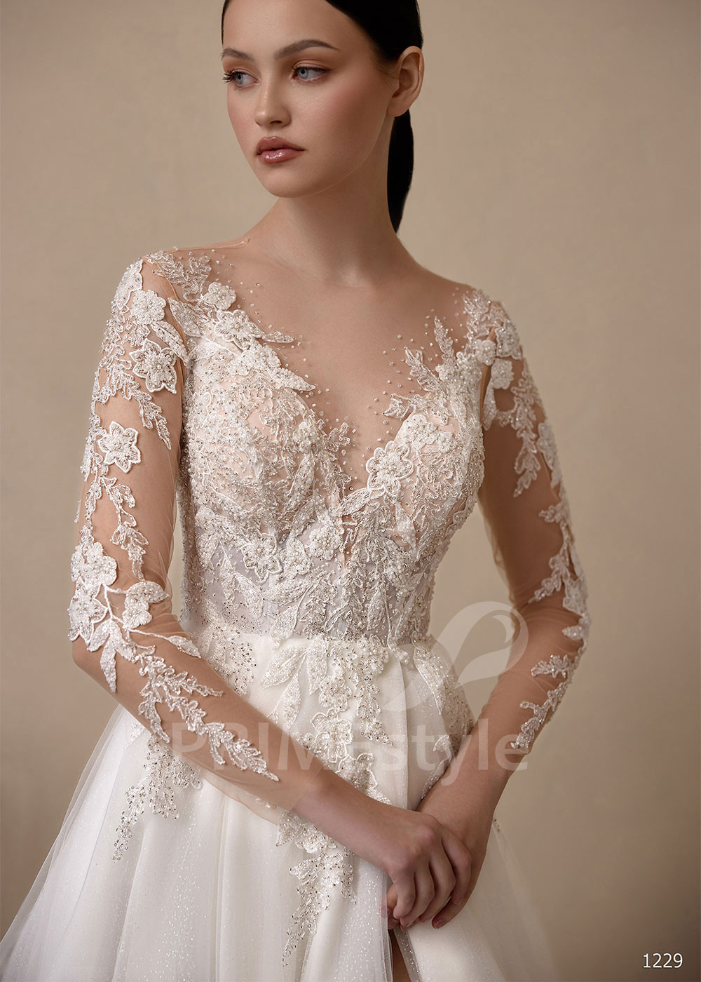 Padavé svadobné šaty s čipkovaným rukávom VS1229