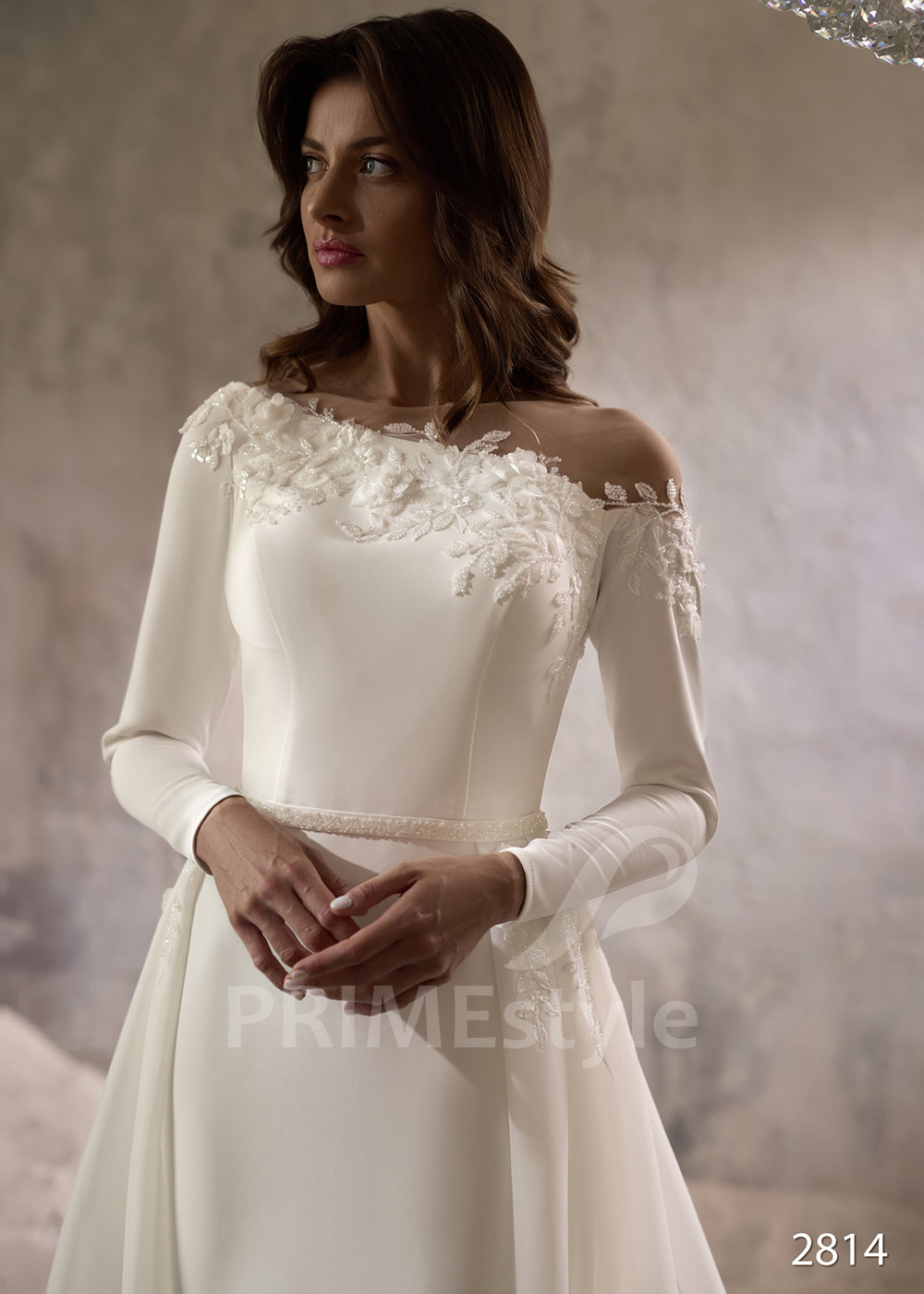 Hladké svadobné šaty s odopínateľnou vlečkou RC2814