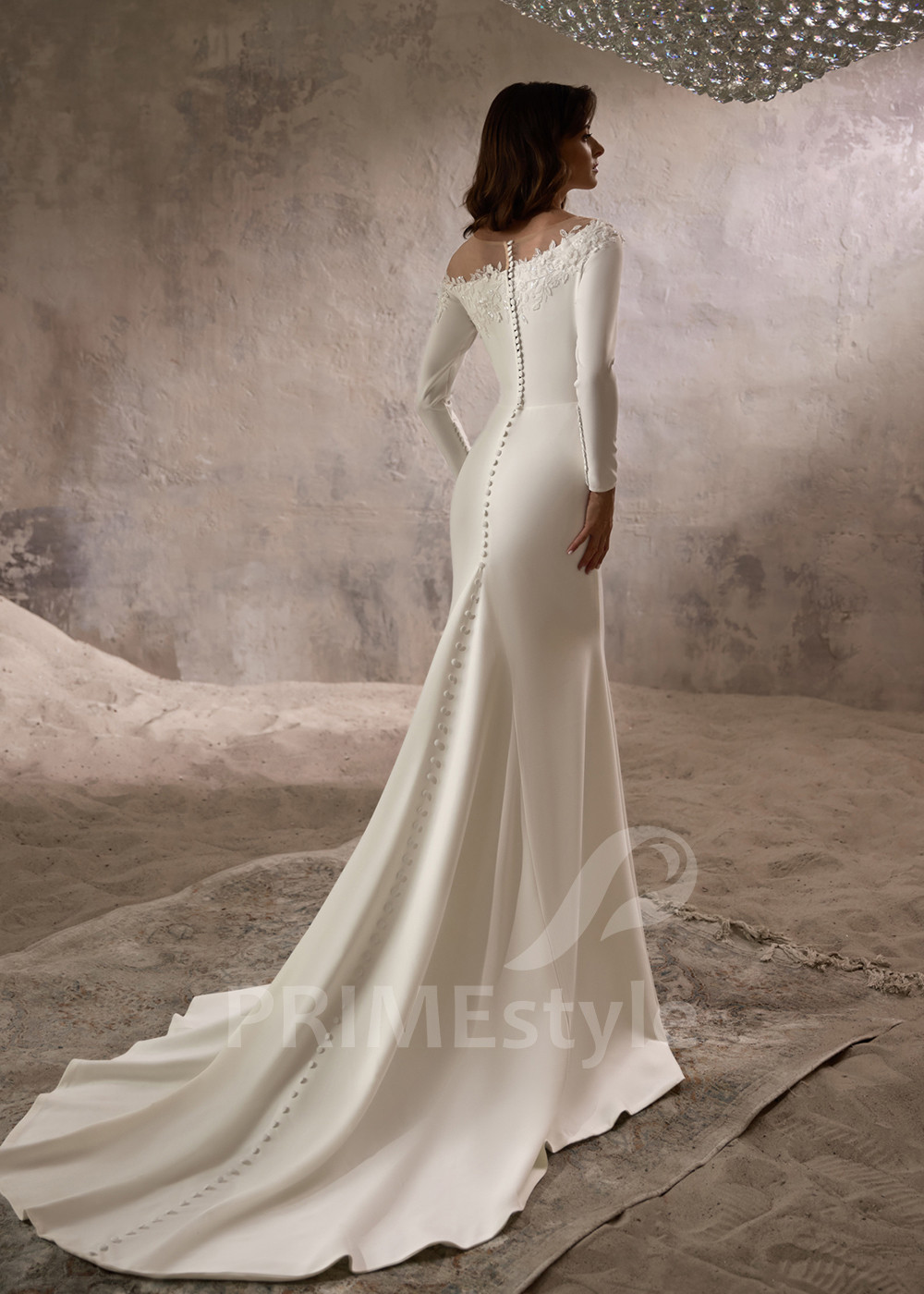 Hladké svadobné šaty s odopínateľnou vlečkou RC2814