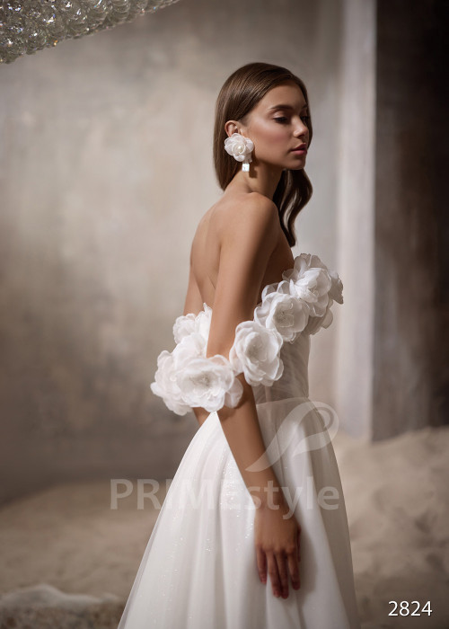 Jednoduché svadobné šaty s padnutými ramienkami RC2824