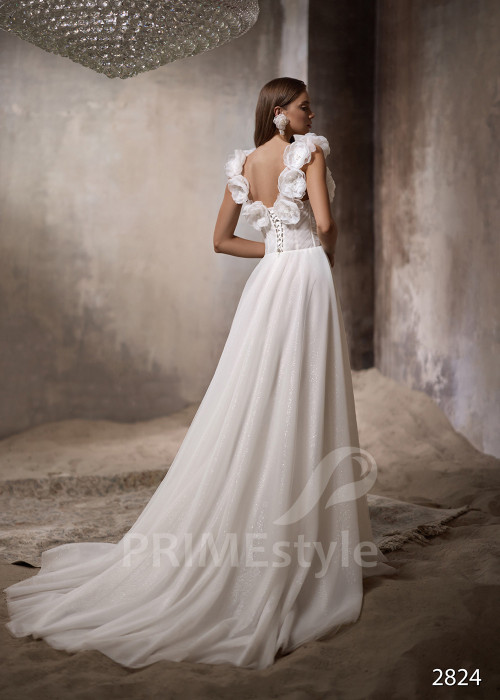 Jednoduché svadobné šaty s padnutými ramienkami RC2824