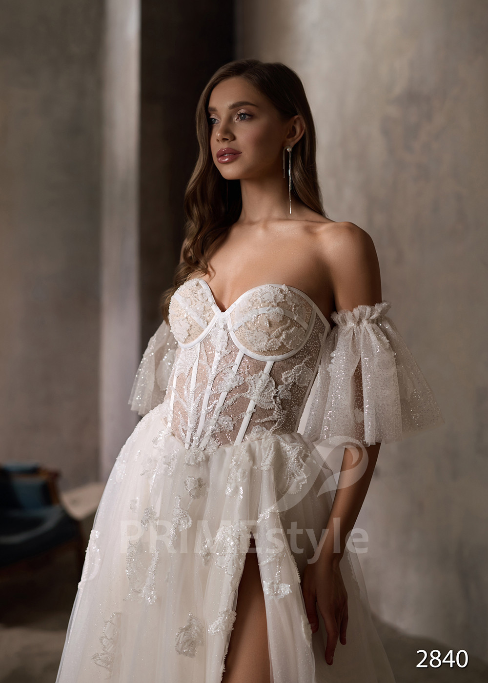 Moderné čipkované svadobné šaty RC2840