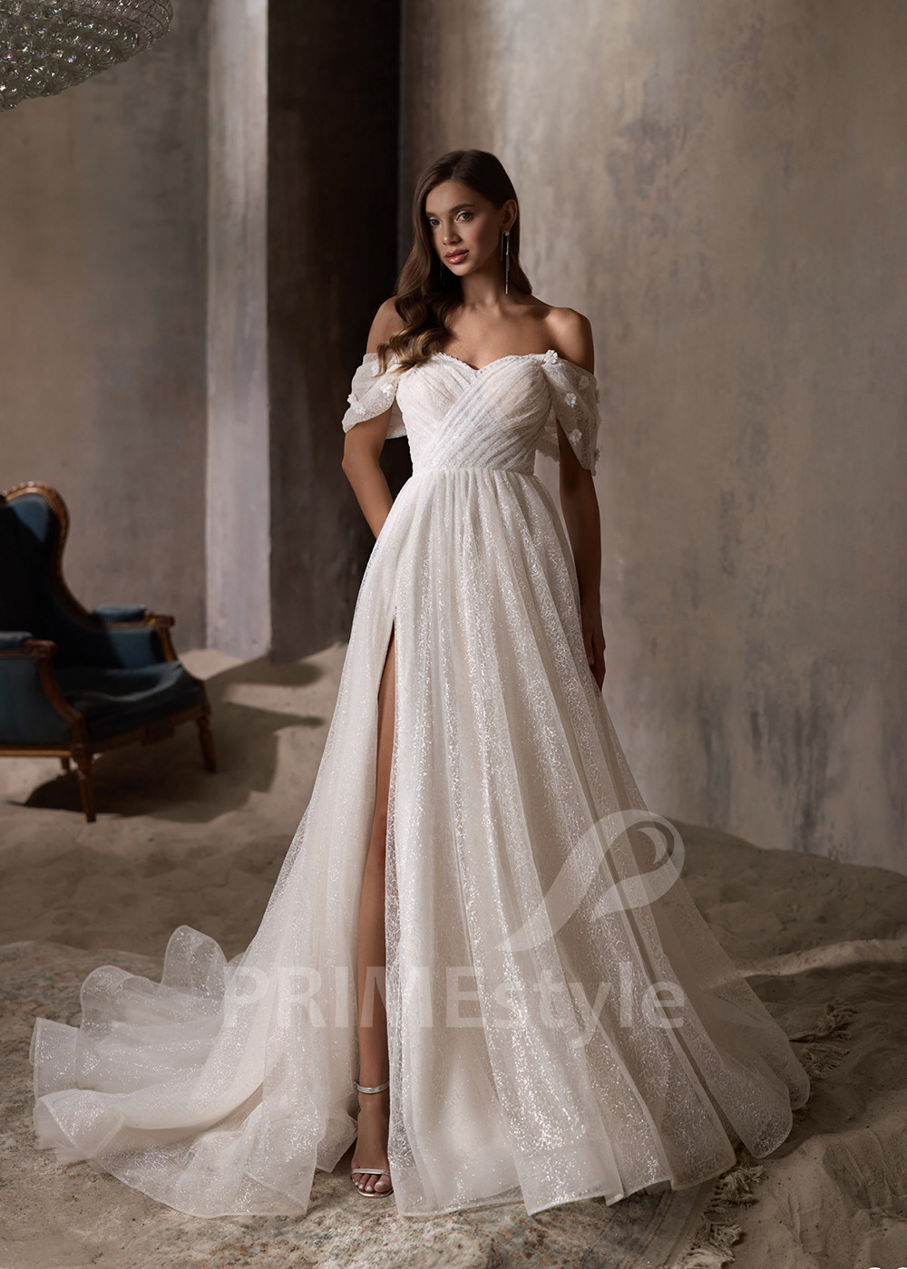 Trblietavé minimalistické svadobné šaty RC2842