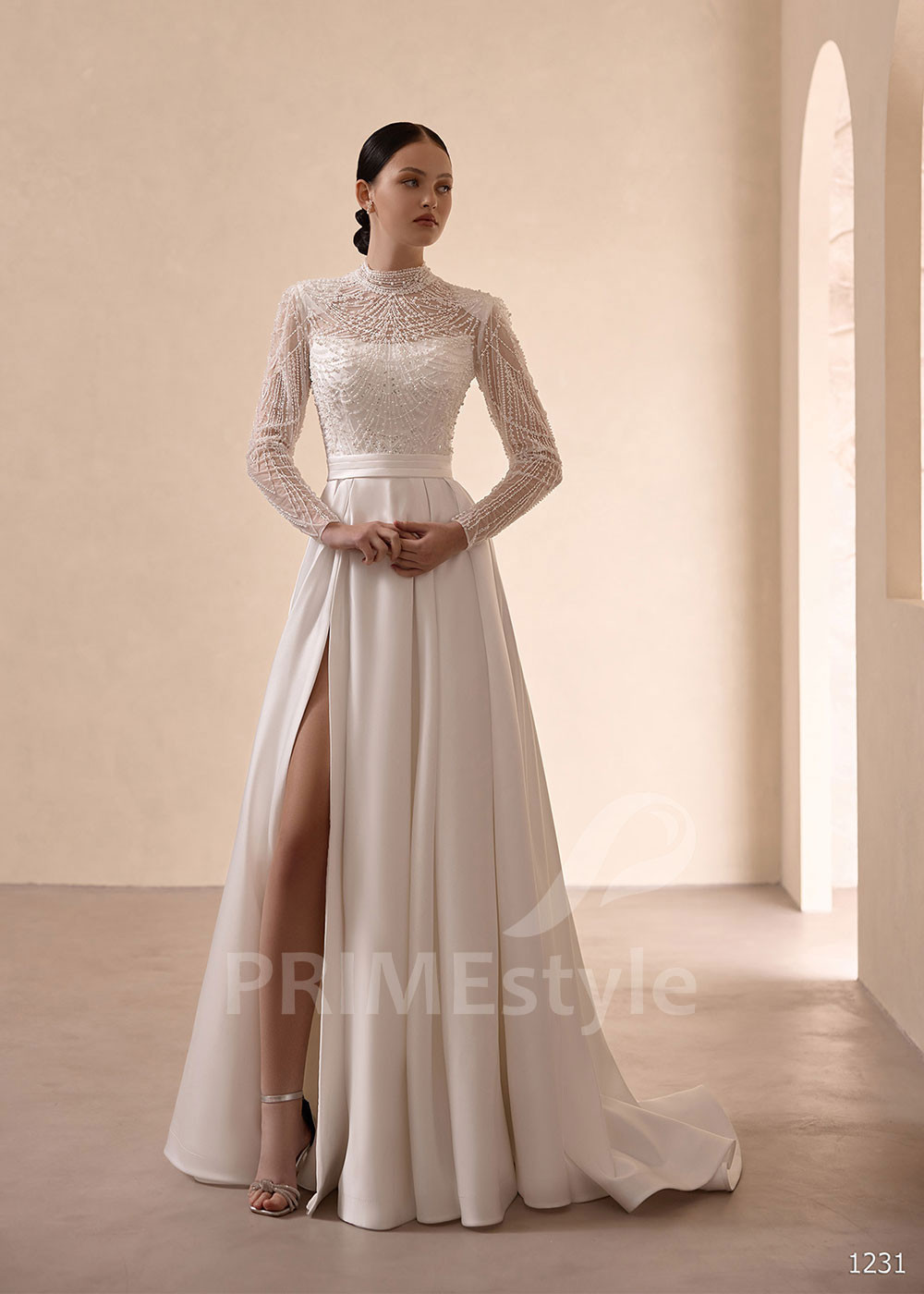 Luxusné svadobné šaty VS1231 s perličkovým živôtikom a rozparkom