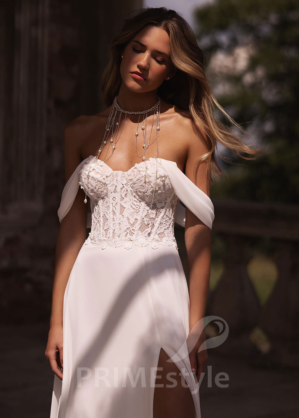 Luxusné čipkované svadobné šaty FA009