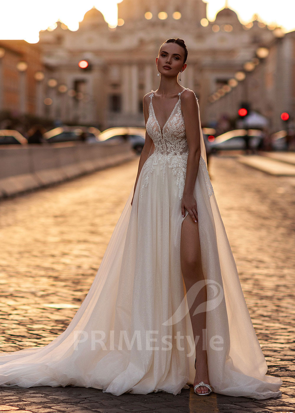 Extravagantné ramienkové svadobné šaty RS875