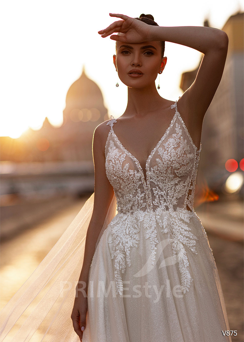 Extravagantné ramienkové svadobné šaty RS875