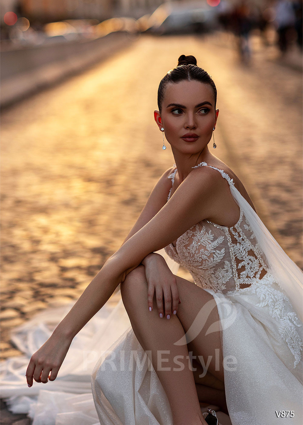 Extravagantné ramienkové svadobné šaty RS875