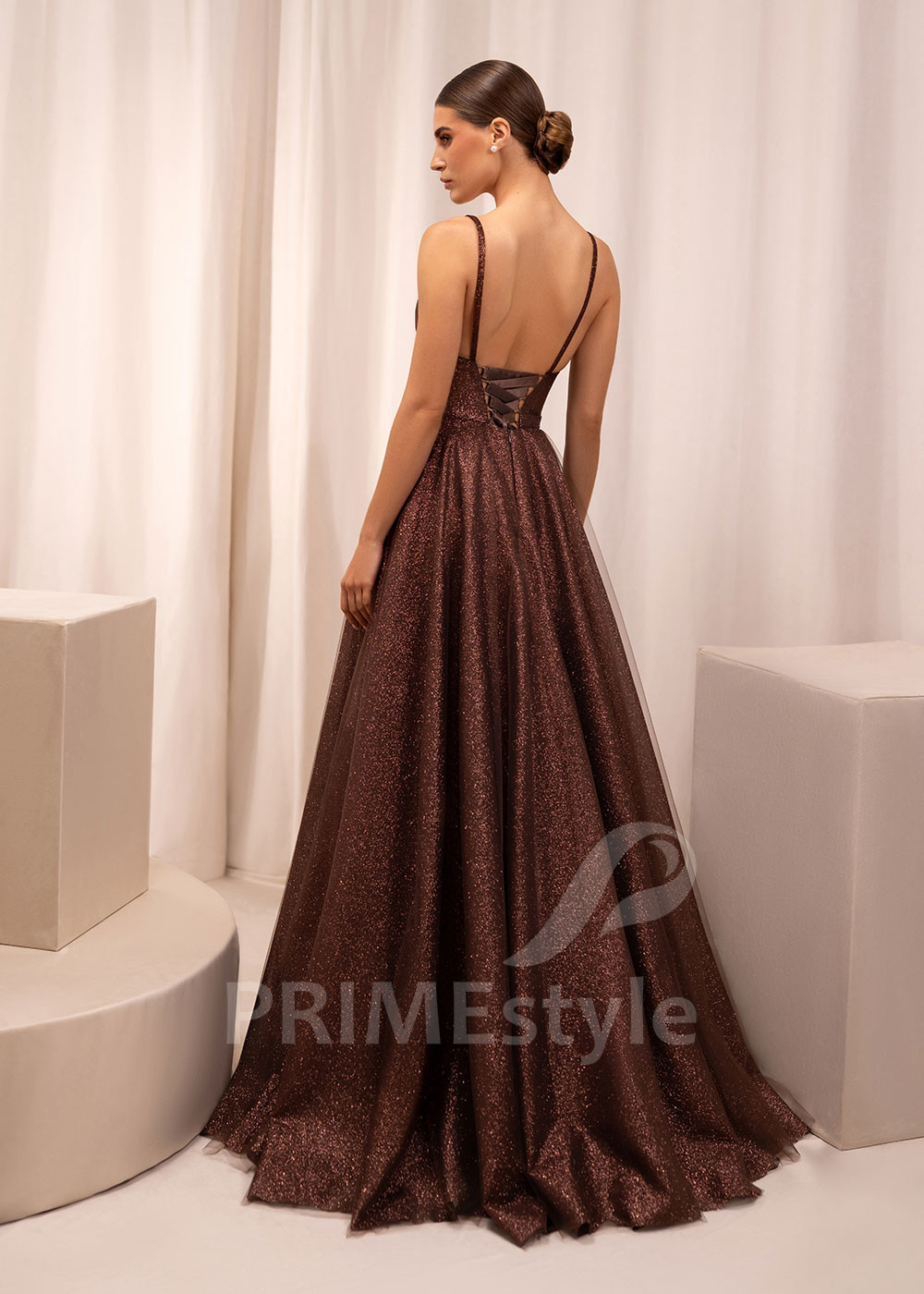 Trblietavé spoločenské šaty Lake