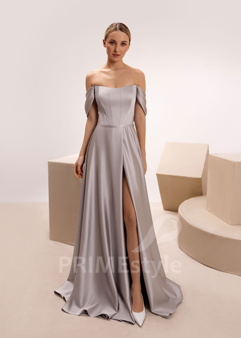 Jednoduché spoločenské šaty s rozparkom Leona